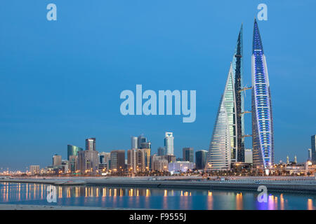 Manama, Bahreïn skyline at night Banque D'Images