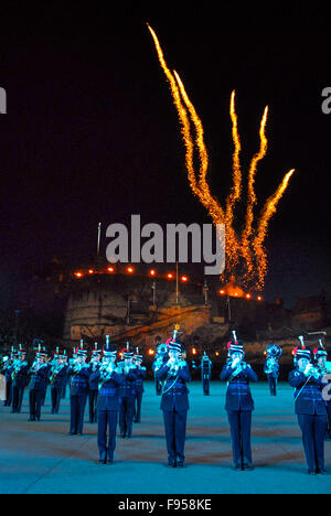 Les musiques d'artifice et à l'Edinburgh Military Tattoo 2011 à Édimbourg, en Écosse. Banque D'Images