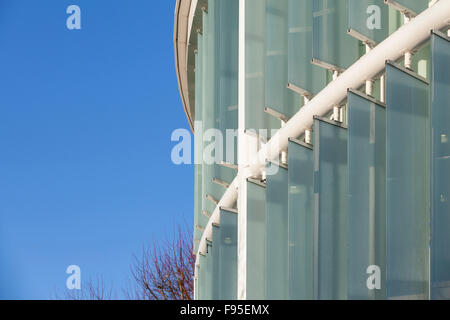 L'usine de verre centre de loisirs est situé sur le plus trois étages d'un immeuble de 27 étages à Lewisham. Vue partielle de la paroi extérieure du bâtiment. Banque D'Images