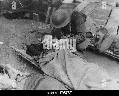 Front britannique. Les femmes et les blessés. Banque D'Images