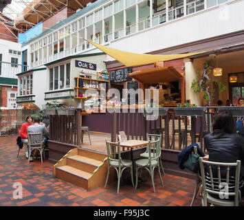 Intérieur de la conception et de l'artisanat de Manchester Center sur Oak Street, dans le quartier Nord de Manchester, Royaume-Uni. Banque D'Images