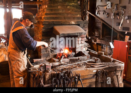 A living history museum, le forgeron forge la famille Green rend hommage aux six générations de membres de la famille qui exploité Banque D'Images