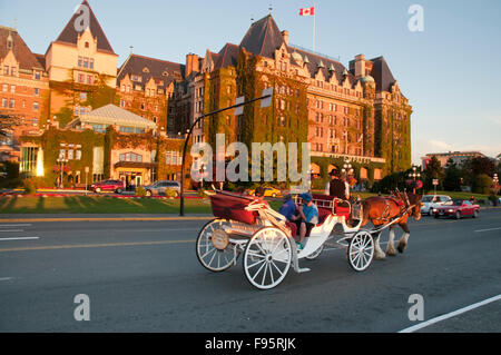 L'ancien Grand Hôtel Empress à Victoria (C.-B.), est vue sur le port intérieur. Banque D'Images