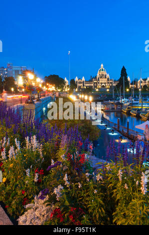 Le port intérieur de Victoria est un passage pittoresque au bord de l'eau, encadré par l'Assemblée législative de la Colombie-Britannique et le bâtiment Banque D'Images