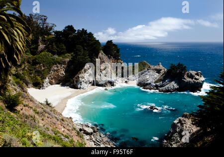 McWay Falls, Julia Pfeiffer Burns State Park, Big Sur, Californie, USA Banque D'Images