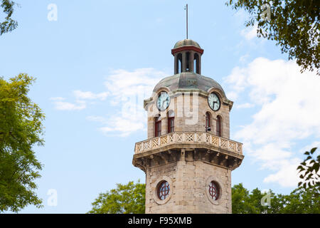 Tour de l'horloge historique dans la partie centrale de Varna, Bulgarie. Il a été construit en 1890 par Sava Dimitrievich projet. L'un des plus po Banque D'Images