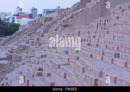 Ruines de Huaca Pucllana, Miraflores, Lima, Pérou banlieue Banque D'Images