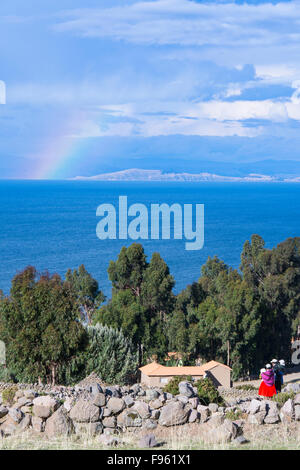 Les villageois sur l'île d'Amantani, Lac Titicaca, Pérou Banque D'Images