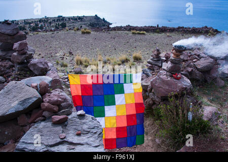 Cérémonie chamanique, l'île d'Amantani, Lac Titicaca, Pérou Banque D'Images