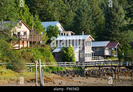 Le pittoresque village de Port d'hiver avec sa promenade de marque est une zone de pêche pour les nombreux pêcheurs sportifs Banque D'Images