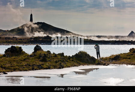 Reykjanesviti zone géothermique - phare, de lave, de la mousse et les dépôts de silice, Gunnuhver Hot spring, Reykjanes Peninsula, Iceland Banque D'Images