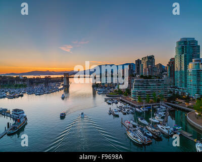 False Creek au coucher du soleil Banque D'Images