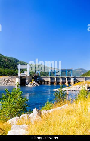 Le barrage de Keenleyside sur la rivière Columbia, près de Castlegar, en Colombie-Britannique. Banque D'Images