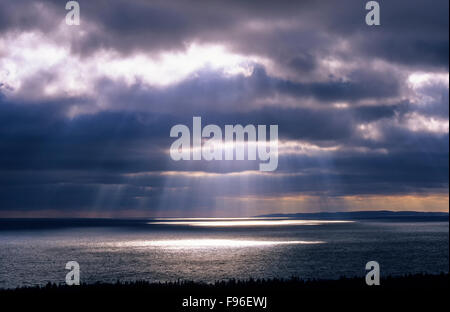 Nuages sur le lac Supérieur, près de Rossport, Ontario, Canada Banque D'Images