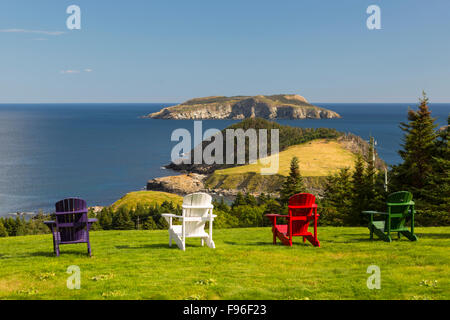 Chaises Adirondack, Tors Cove, Terre-Neuve, Canada Banque D'Images