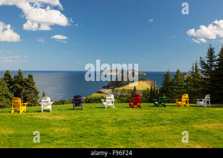 Chaises Adirondack, Tors Cove, Terre-Neuve, Canada Banque D'Images