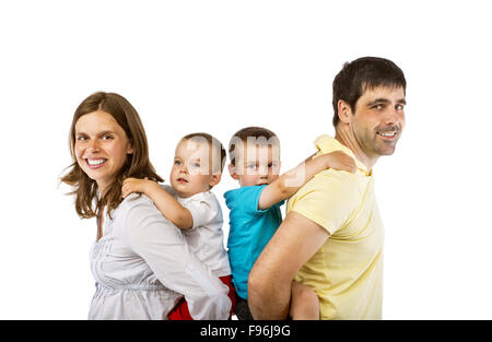 Portrait de l'heureuse famille avec deux enfants et femme enceinte, isolé sur fond blanc Banque D'Images