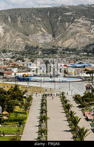 La place de l'Équateur et de l'Avenue Equinoccial, San Antonio de Pichincha, la province de Pichincha, Equateur Banque D'Images