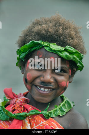 Jeune fille en costume traditionnel, l'île de Tanna, Vanuatu, Mélanésie Banque D'Images