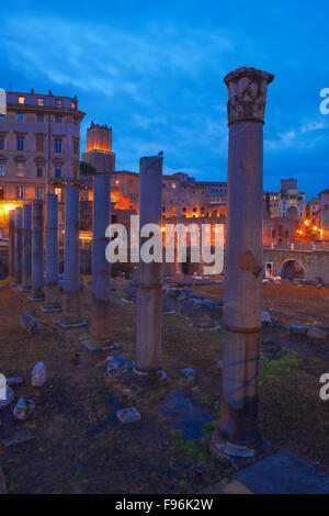 Forum de Trajan, Foro di Traiano, au crépuscule, le Forum Romain, Rome, Latium, Italie Banque D'Images