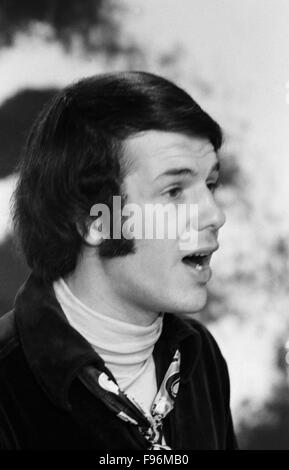 Der belgische Schlagersänger Salvatore Adamo, Porträtaufnahme, Deutschland 1969. La chanteuse pop belge Salvatore Adamo Salvatore Adamo, Portrait, Allemagne 1969. Banque D'Images