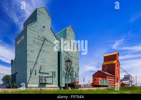 Élévateurs à grains, Nanton (Alberta), Canada Banque D'Images