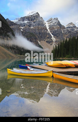 Le lac Moraine banff park Banque D'Images