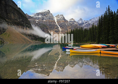 Le lac Moraine banff park Banque D'Images