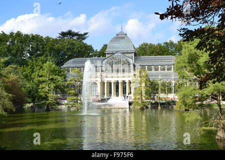 Le palais de cristal dans le parc El Retiro, Madrid - Espagne Banque D'Images