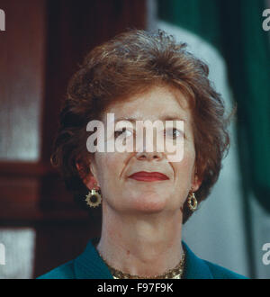 Washington, DC., USA. 14 juin 1996 Président de l'Irlande Mary Robinson s'exprimant au cours de la matinée 'Newsmakers" au National Press Club, à Washington, DC. Marie Thérèse Paul Robinson a été le septième, et première femme, présidente de l'Irlande de 1990 à 1997, et le Haut Commissaire des Nations Unies pour les droits de l'homme, de 1997 à 2002. Credit : Mark Reinstein Banque D'Images