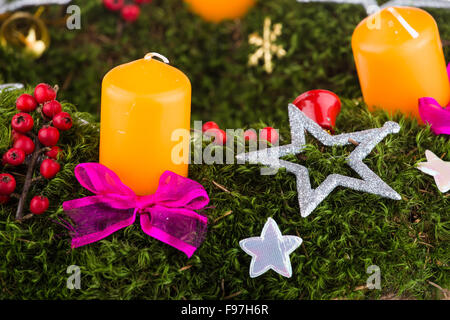 La guirlande avec des bougies pour la période de Noël Banque D'Images