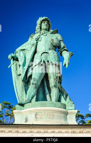 Budapest, Hongrie. Le Monument du millénaire de la Place des Héros avec le détail de Matyas, roi de Hongrie. Banque D'Images