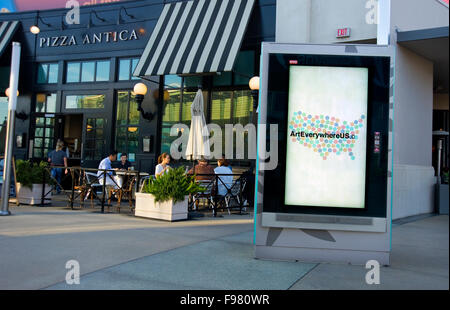 L'art partout logo dans un kiosque numérique au Santa Monica Place Shopping Mall à Santa Monica, Californie Banque D'Images