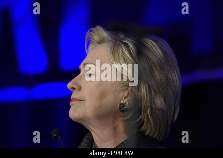 New York City, United States. 14 Décembre, 2015. Profil de la secrétaire d'Etat à podium. L'ancien secrétaire d'Etat et candidat démocrate à la présidence américaine Hillary Rodham Clinton a parlé à la 8e conférence nationale annuelle de l'intégration de l'Immigration à l'hôtel Marriott At The Brooklyn Bridge. Credit : Andy Katz/Pacific Press/Alamy Live News Banque D'Images