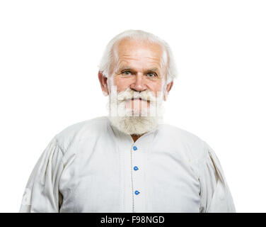 Portrait de vieux barbu, posant en studio sur fond blanc Banque D'Images