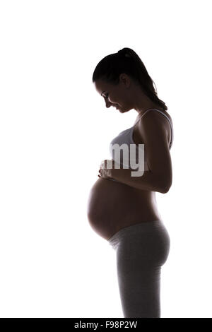 Portrait d'une belle jeune femme enceinte isolé sur fond blanc Banque D'Images