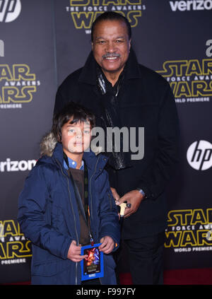 Hollywood, Californie, USA. 14 Décembre, 2015. Billy Dee Williams arrive pour le ''Star Wars : The Force éveille'' en première mondiale au théâtre Dolby. Credit : Lisa O'Connor/ZUMA/Alamy Fil Live News Banque D'Images