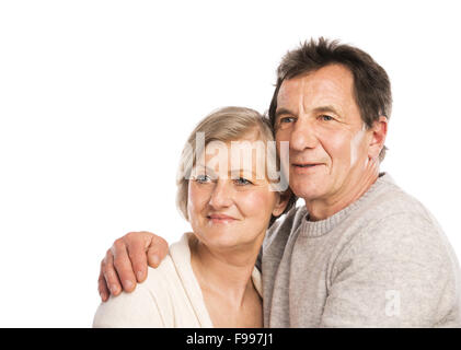 Studio portrait of happy senior couple in love. Plus isolé sur fond blanc. Banque D'Images