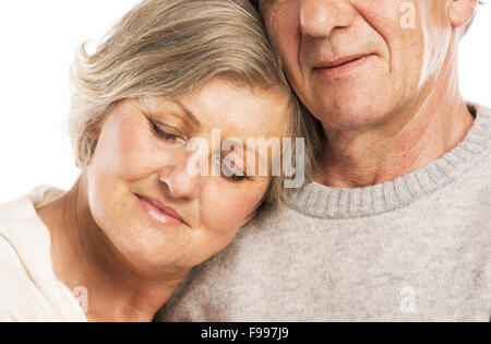 Studio portrait of happy senior couple in love. Plus isolé sur fond blanc. Banque D'Images