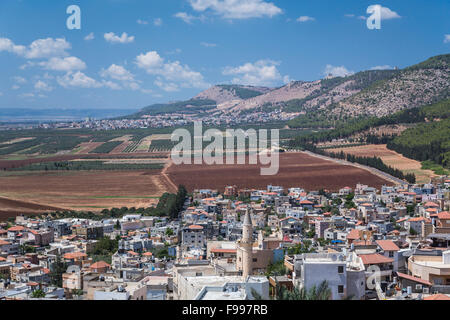 Le village arabe de Duburiyah à la base du Mont Thabor en Galilée d'Israël, au Moyen-Orient. Banque D'Images