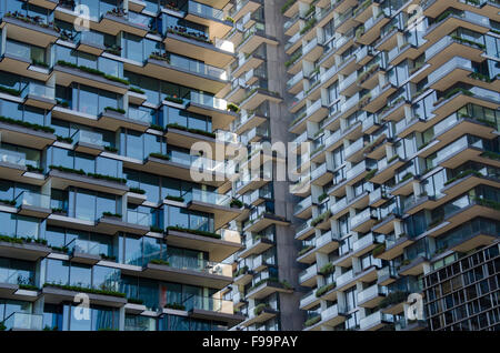 Appartements modernes de haute élévation à Sydney, Nouvelle-Galles du Sud, Australie construits très près l'un de l'autre Banque D'Images