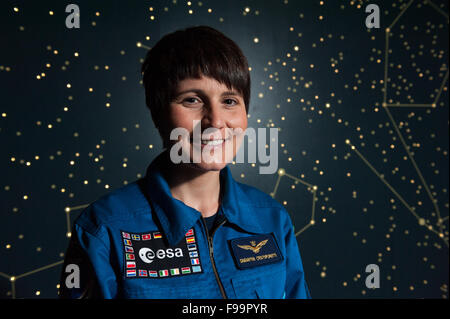 Edinburgh, Royaume-Uni. 15 Décembre, 2015. L'astronaute italien de l'ESA Samantha Cristoforetti, comme une célébration de l'Écosse dans le rôle de l'astronaute britannique Tim Peake a pour mission à la station spatiale internationale, assiste à un photocall au Musée National d'Écosse à Édimbourg, Royaume-Uni. Credit : Roberto Ricciuti/Alamy Live News Banque D'Images