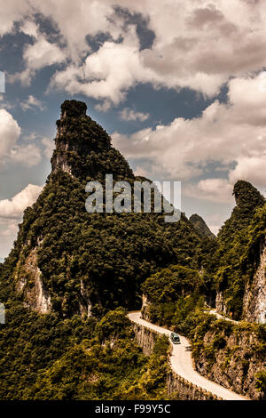 Tongtian Avenue menant à la montagne Tianmen Banque D'Images