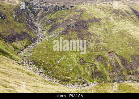 Partie de Grindsbrook Clough à partir de ci-dessus, une lande vallée sur la bordure sud de Kinder Scout, Derbyshire Peak District, England, UK Banque D'Images