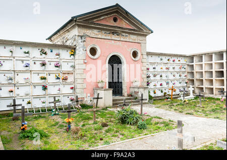 Le cimetière au-dessus de la ville de Manarola, la Ligurie, La Spezia, Cinque Terre, Italie Banque D'Images