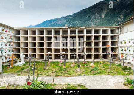 Le cimetière au-dessus de la ville de Manarola, la Ligurie, La Spezia, Cinque Terre, Italie Banque D'Images