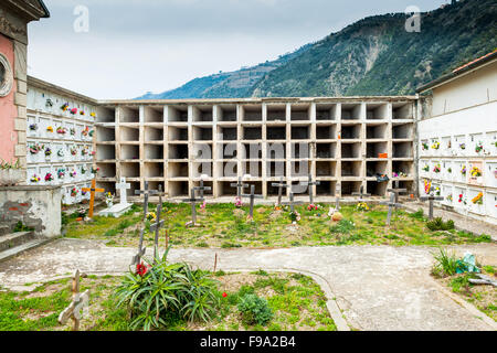 Le cimetière au-dessus de la ville de Manarola, la Ligurie, La Spezia, Cinque Terre, Italie Banque D'Images