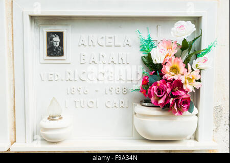 Le cimetière au-dessus de la ville de Manarola, la Ligurie, La Spezia, Cinque Terre, Italie Banque D'Images