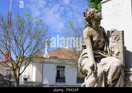 Sculpture dans les jardins de Diana à Evora (Alentejo, Portugal Banque D'Images