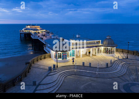 Jetée de Cromer sur la côte nord du comté de Norfolk en Angleterre nuit Banque D'Images